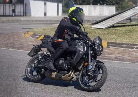 La prossima Moto Guzzi non sarà V2 ma un due cilindri in linea con trasmissione a catena