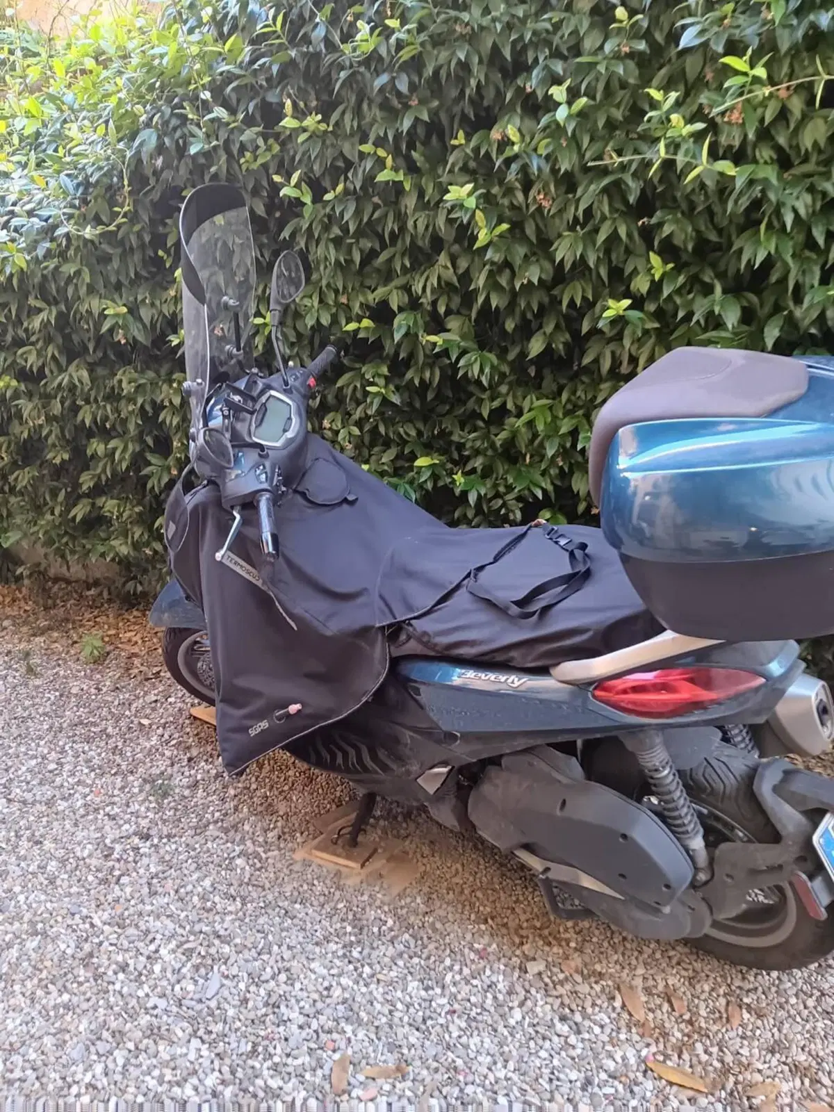 Piaggio Beverly 300 Hpe (2021) (2)