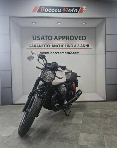 Moto Guzzi V7 Stone Ten (2024 - 25) usata