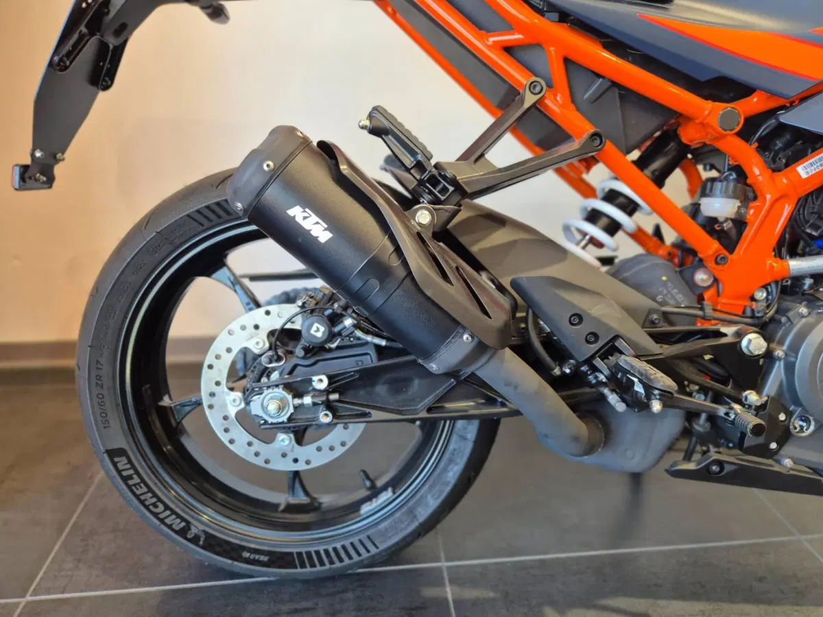 KTM RC 390 (2022 - 26) (14)