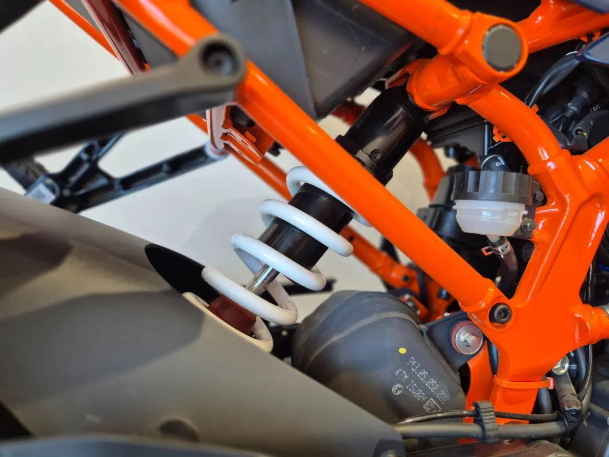KTM RC 390 (2022 - 26) (15)