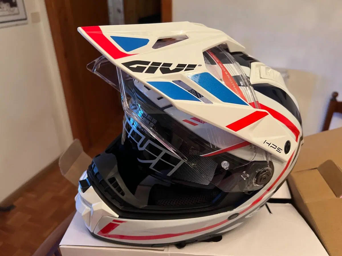 Casco da moto Nuovo e stivali da moto Nuovi Givi (9)
