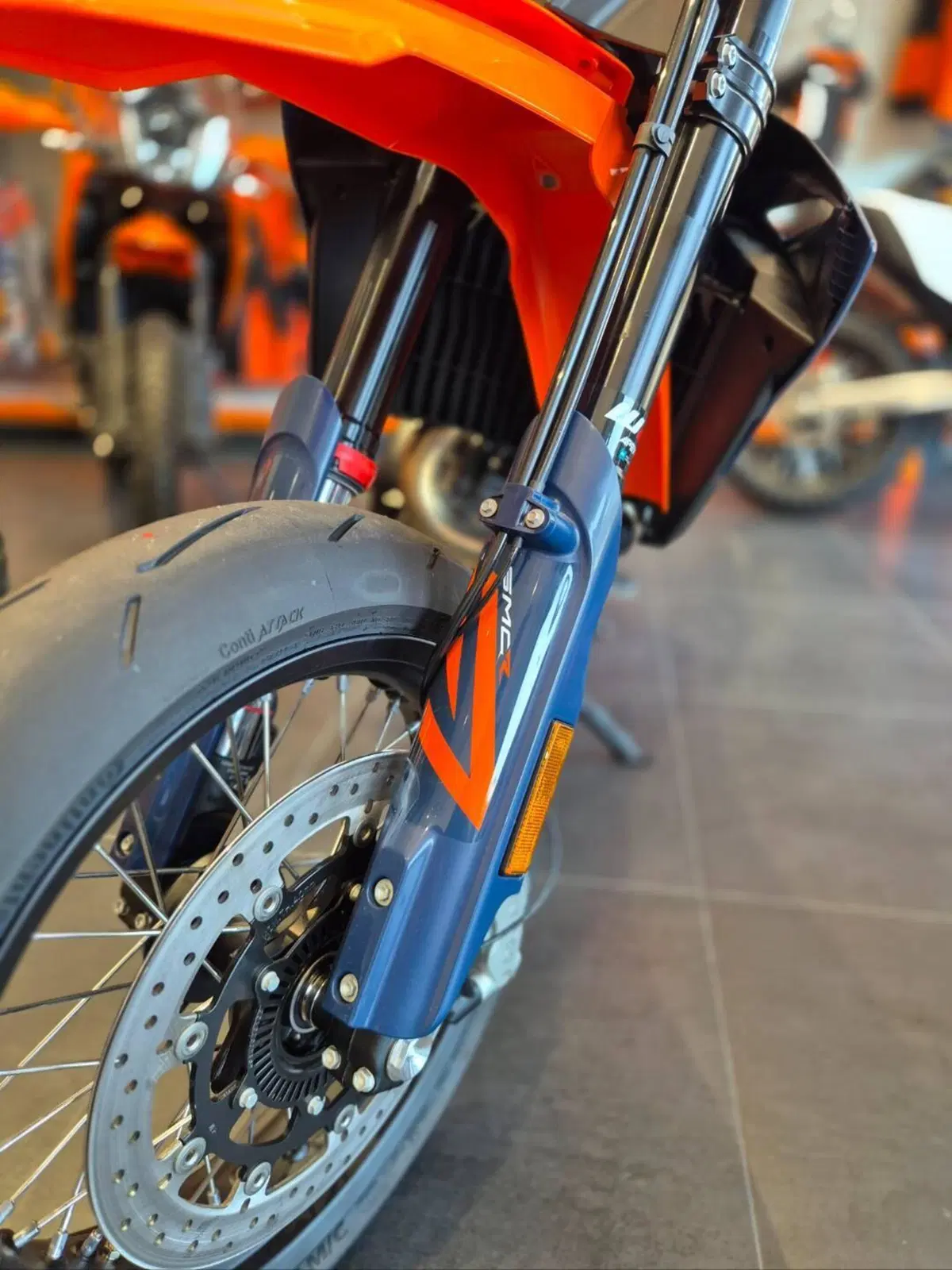 KTM 690 SMC R (2026) (4)