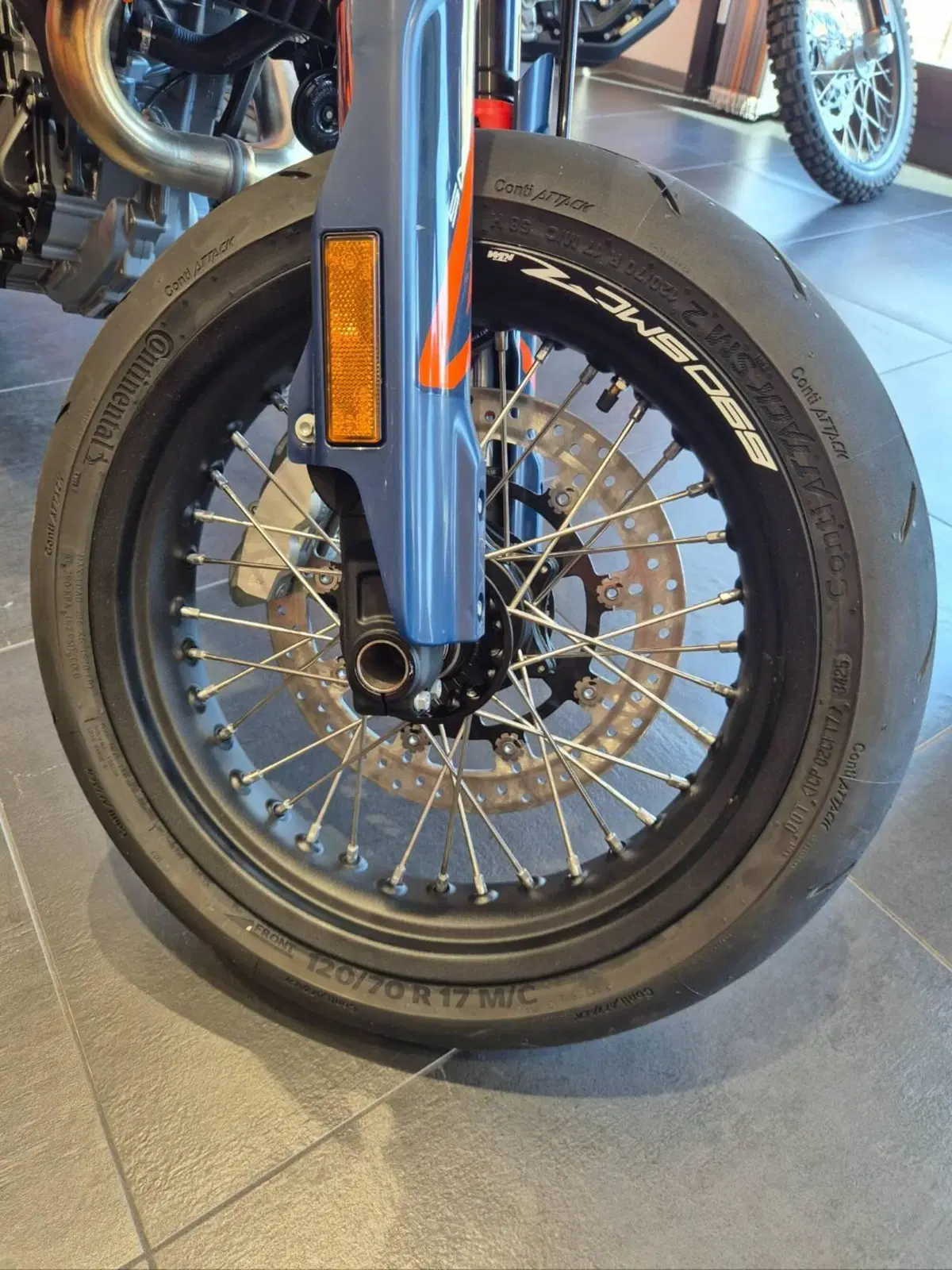 KTM 690 SMC R (2026) (8)