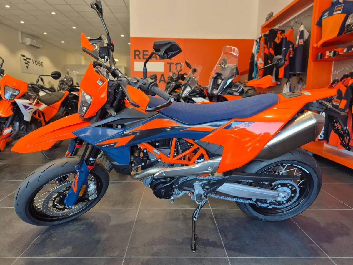 KTM 690 SMC R (2026) (3)