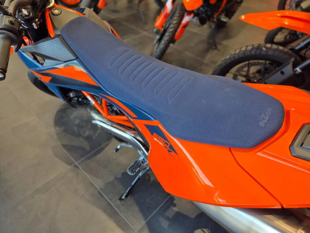 KTM 690 SMC R (2026) (10)