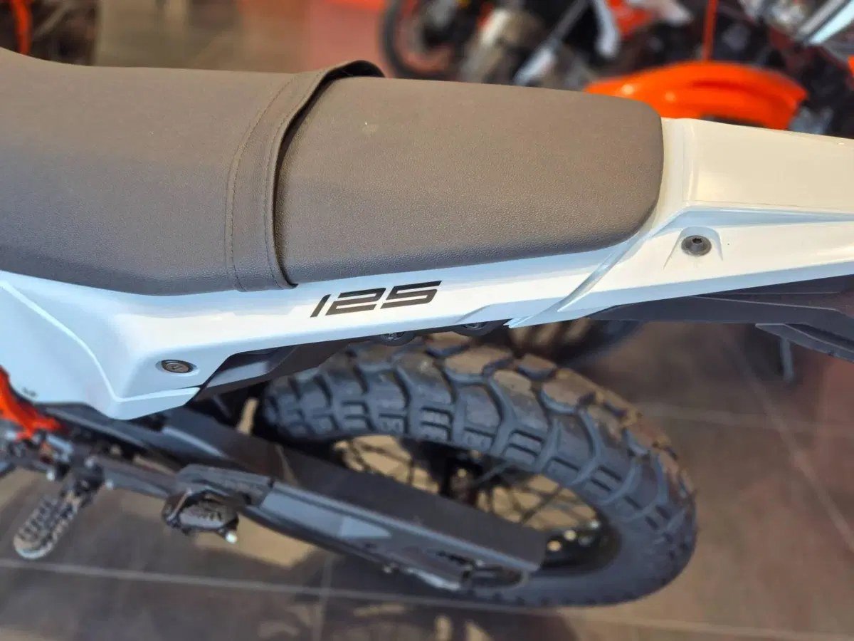 KTM 125 Enduro R (2025 - 26) (4)