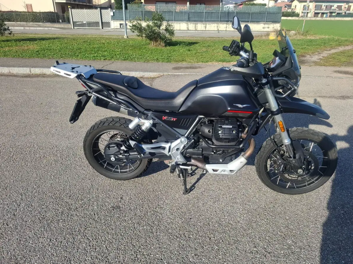 Moto Guzzi V85 TT (2021 - 23) (2)