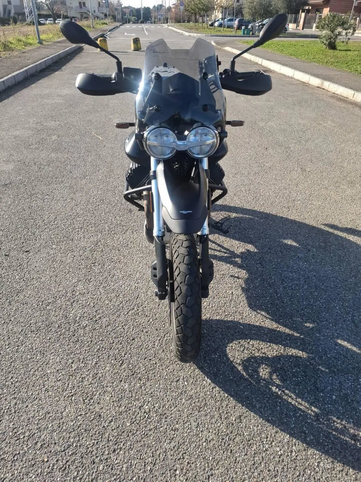 Moto Guzzi V85 TT (2021 - 23) (4)