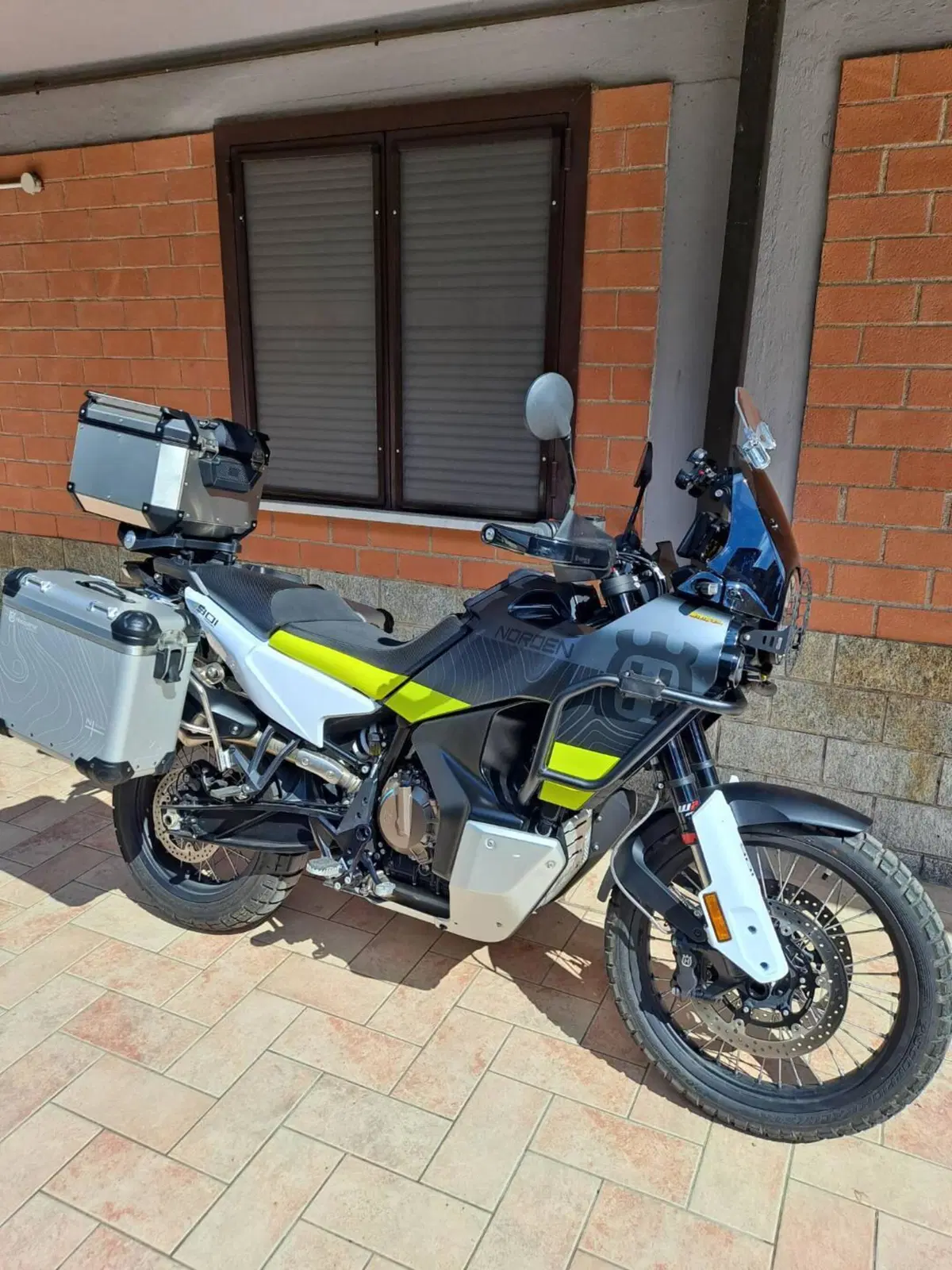 Husqvarna Norden 901 (2022 - 26) (3)