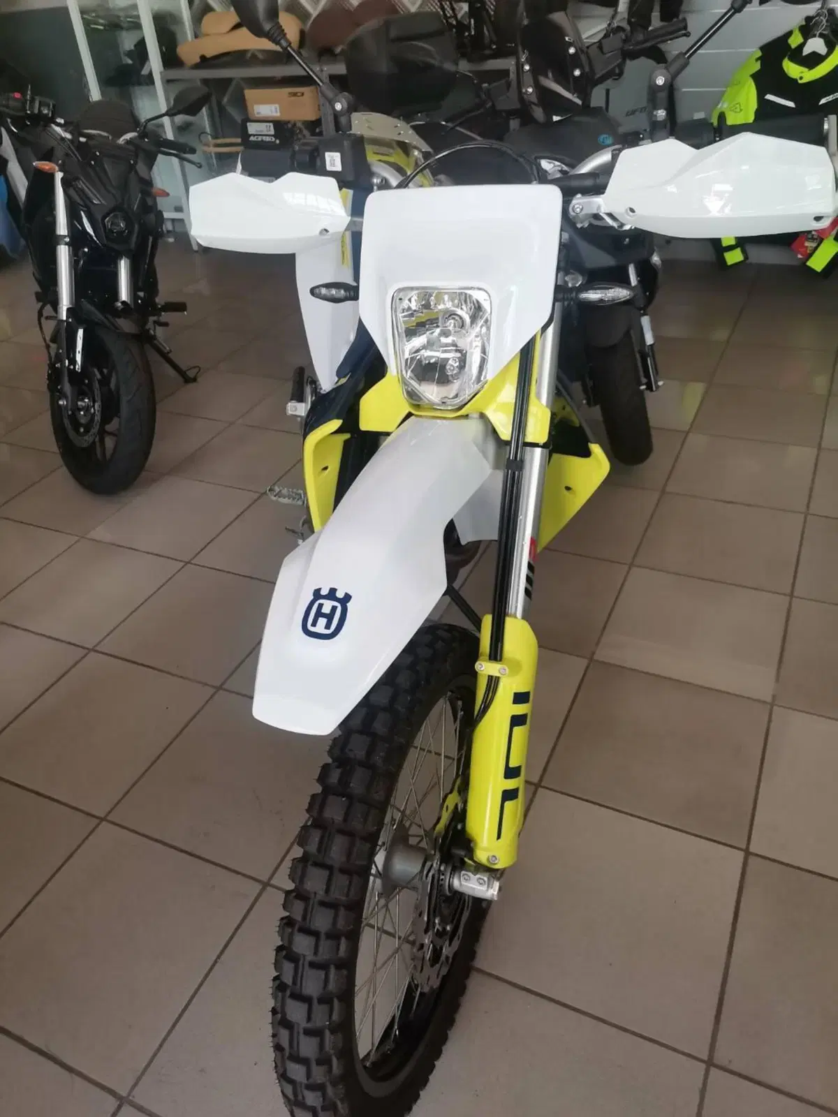 Husqvarna 701 Enduro (2023 - 25) (2)