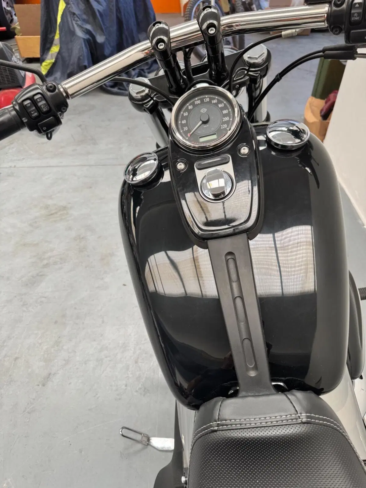 Harley-Davidson 1584 Fat Bob (2007 - 13) - FXDF (3)