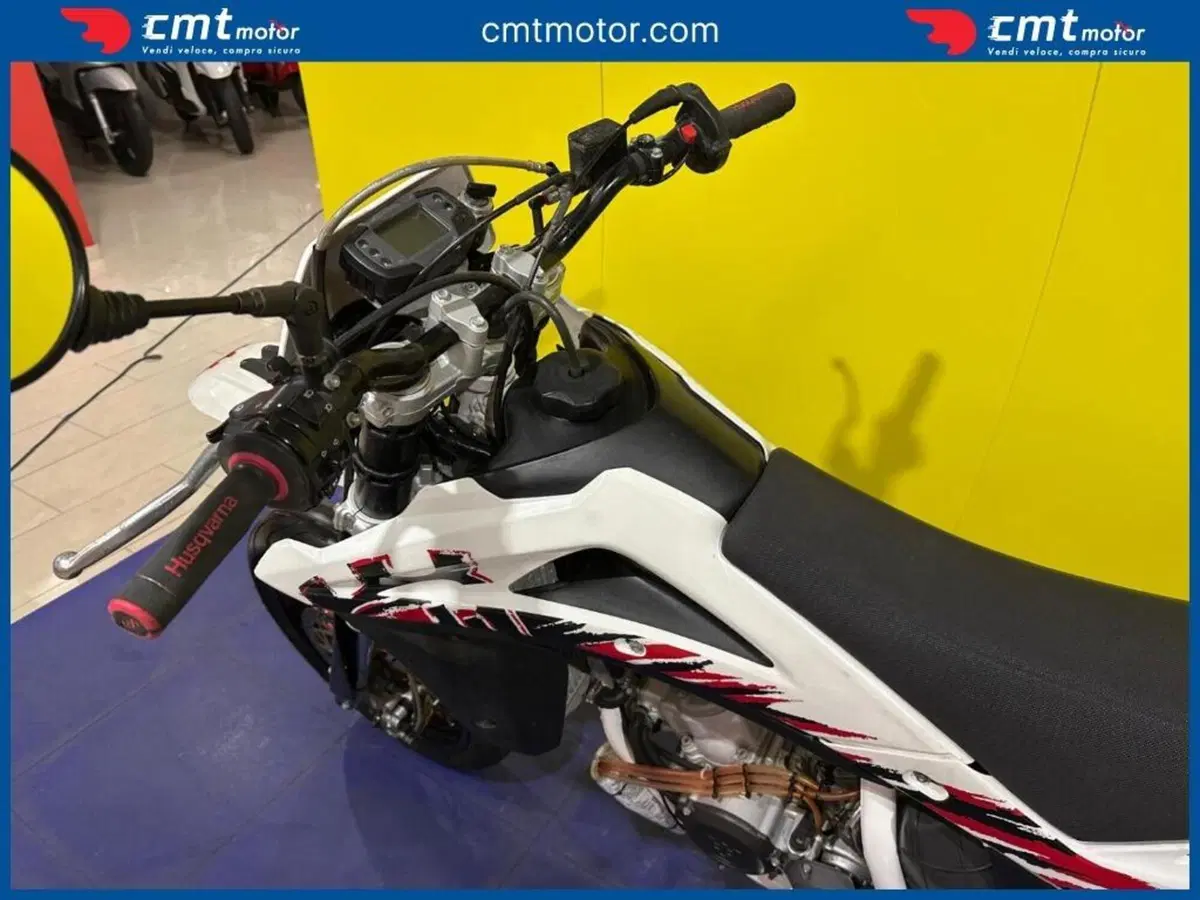 Husqvarna SM 125 (2010 - 12) (11)