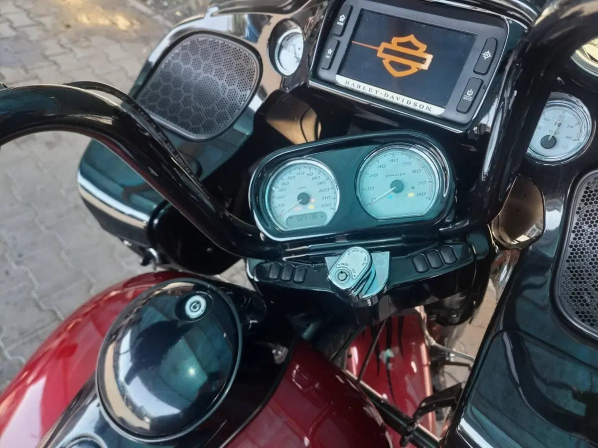 Harley-Davidson 107 Road Glide (2017) - FLTRX (4)