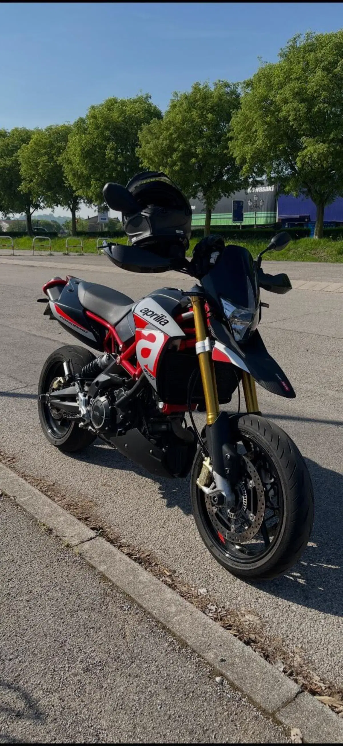 Aprilia Dorsoduro 900 (2017 - 20) (2)