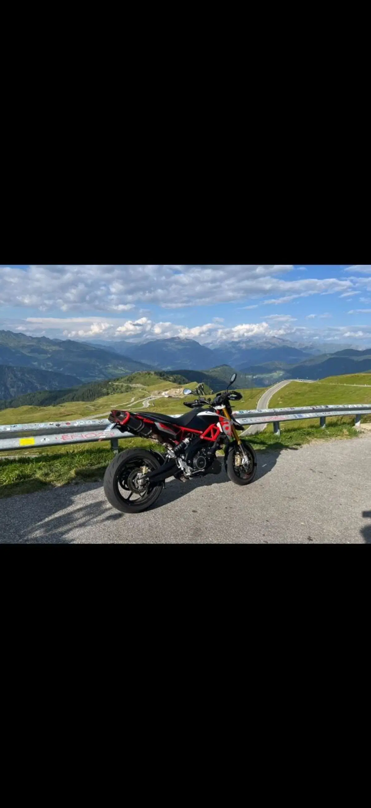 Aprilia Dorsoduro 900 (2017 - 20) (4)