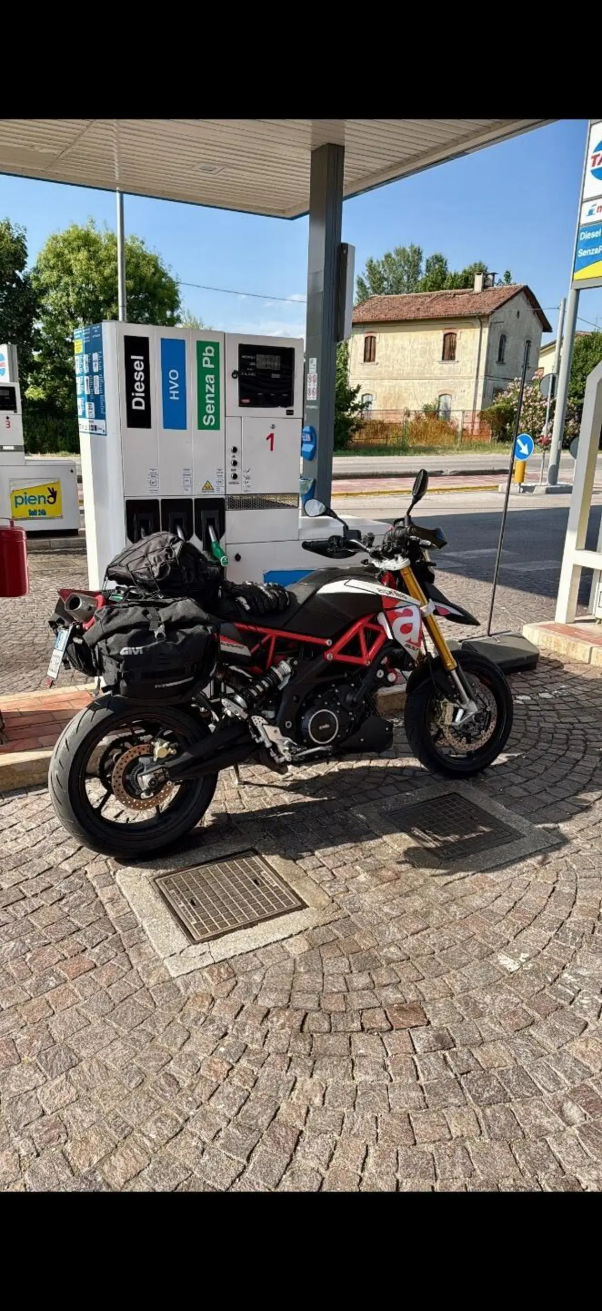 Aprilia Dorsoduro 900 (2017 - 20) (5)