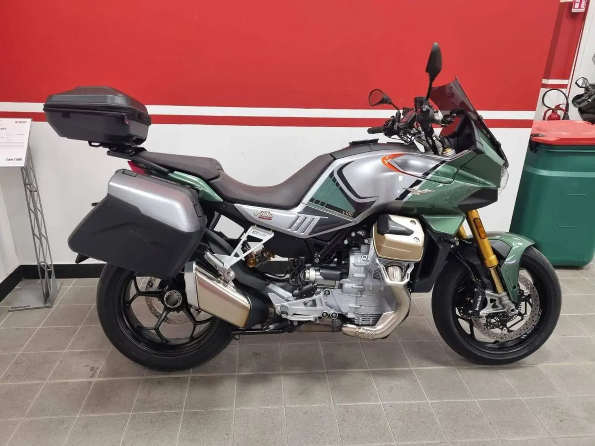 Moto Guzzi V100 Mandello S (2022 - 24)
