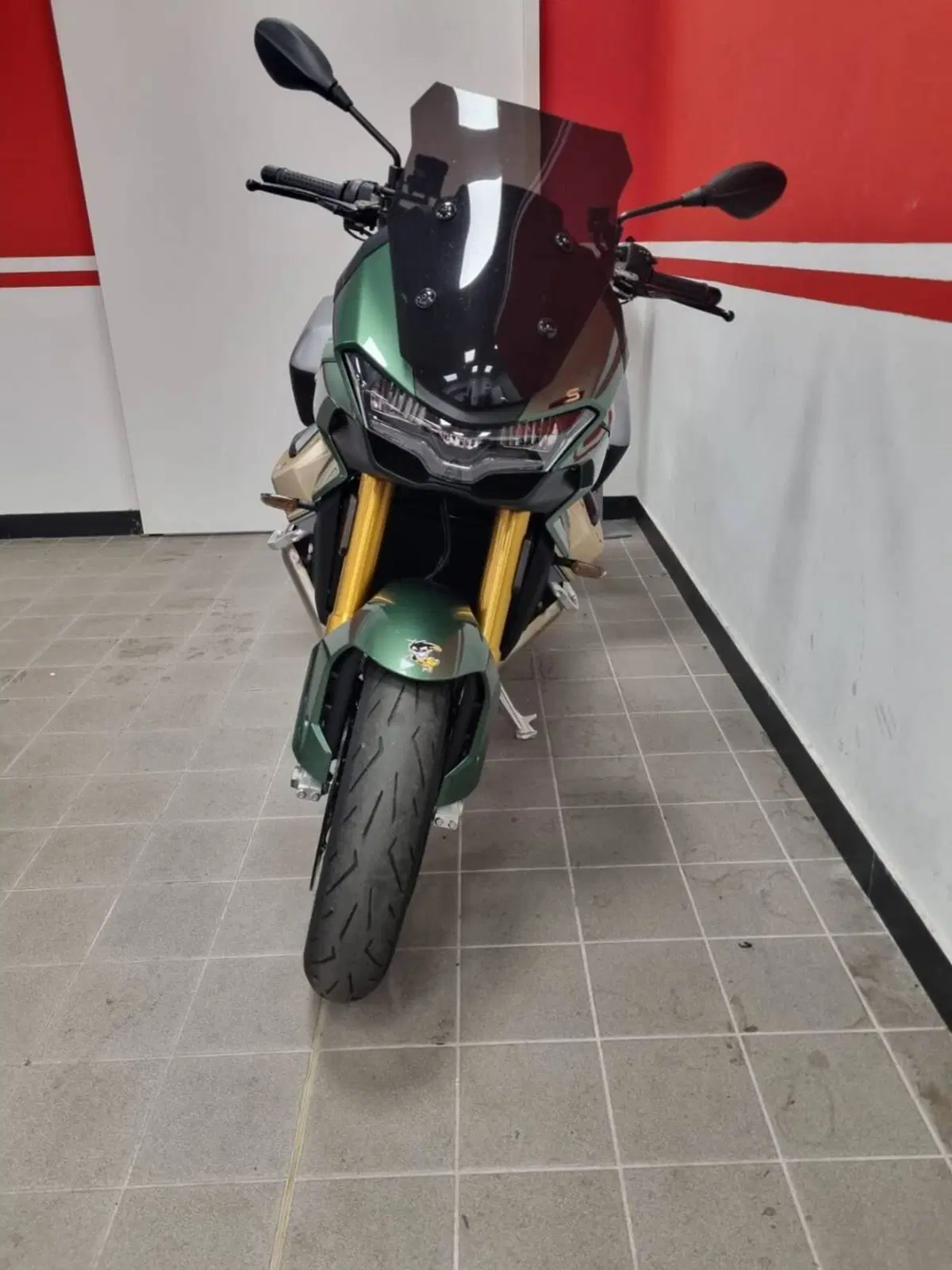 Moto Guzzi V100 Mandello S (2022 - 24) (3)