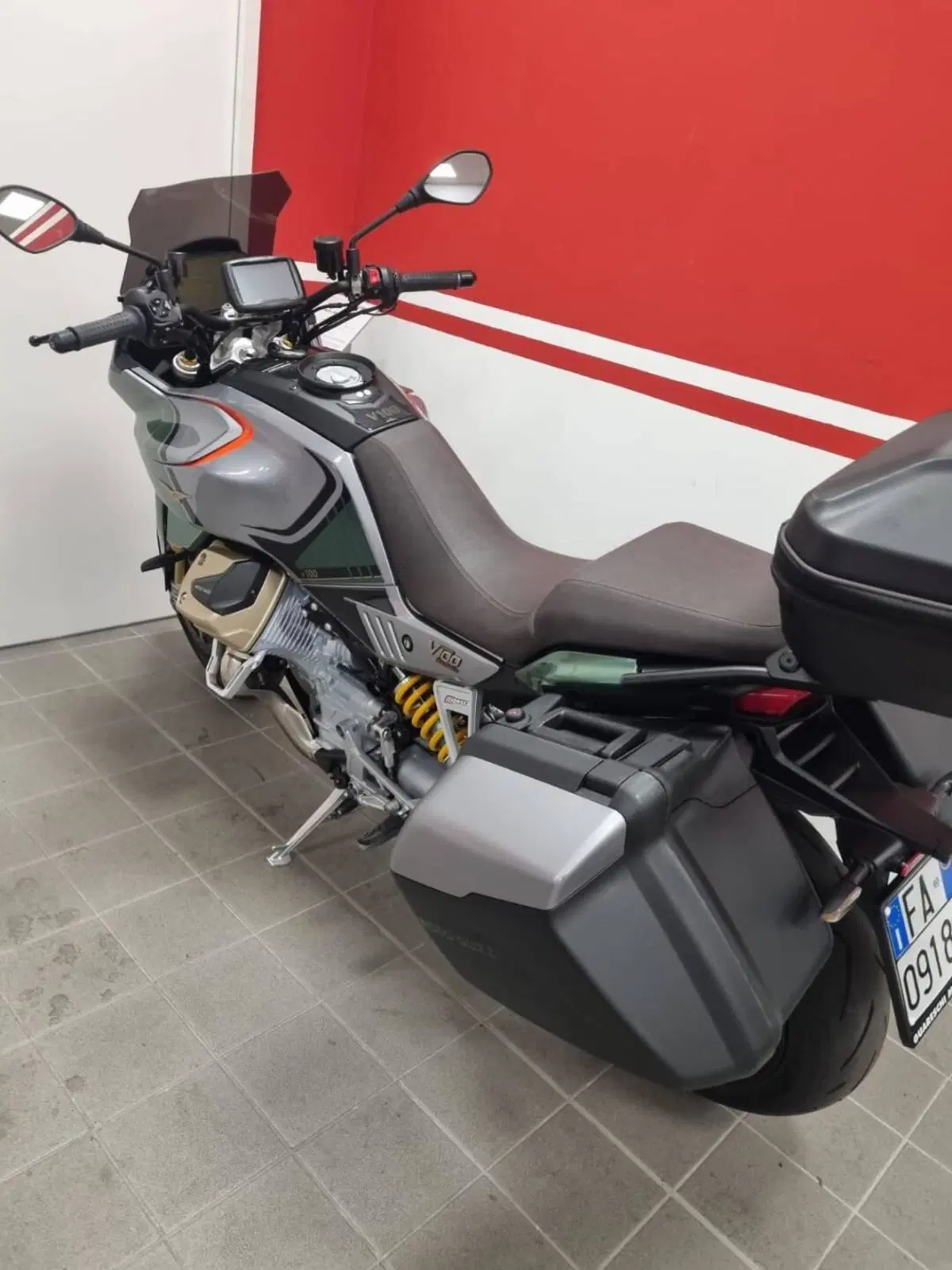 Moto Guzzi V100 Mandello S (2022 - 24) (6)