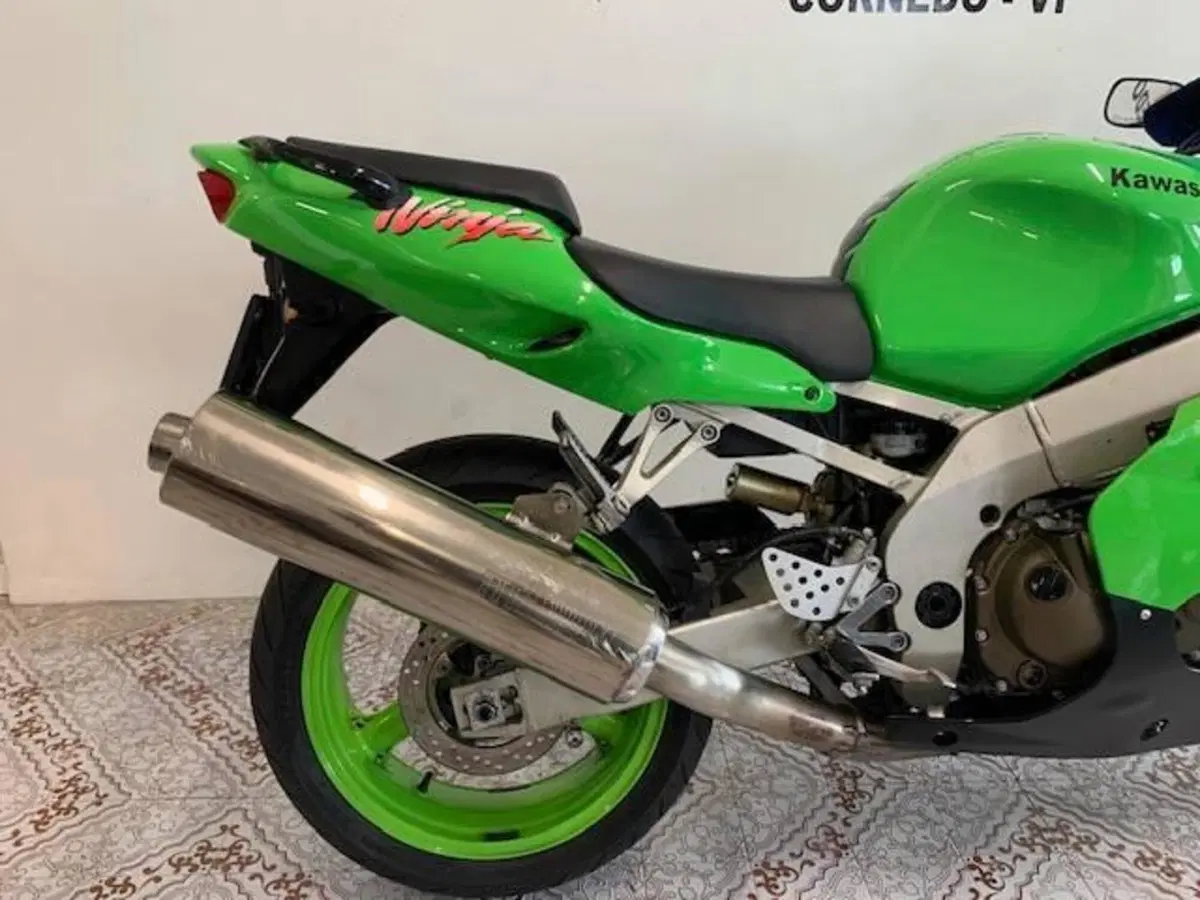Kawasaki Ninja 900 ZX-9R (1998 - 01) (3)