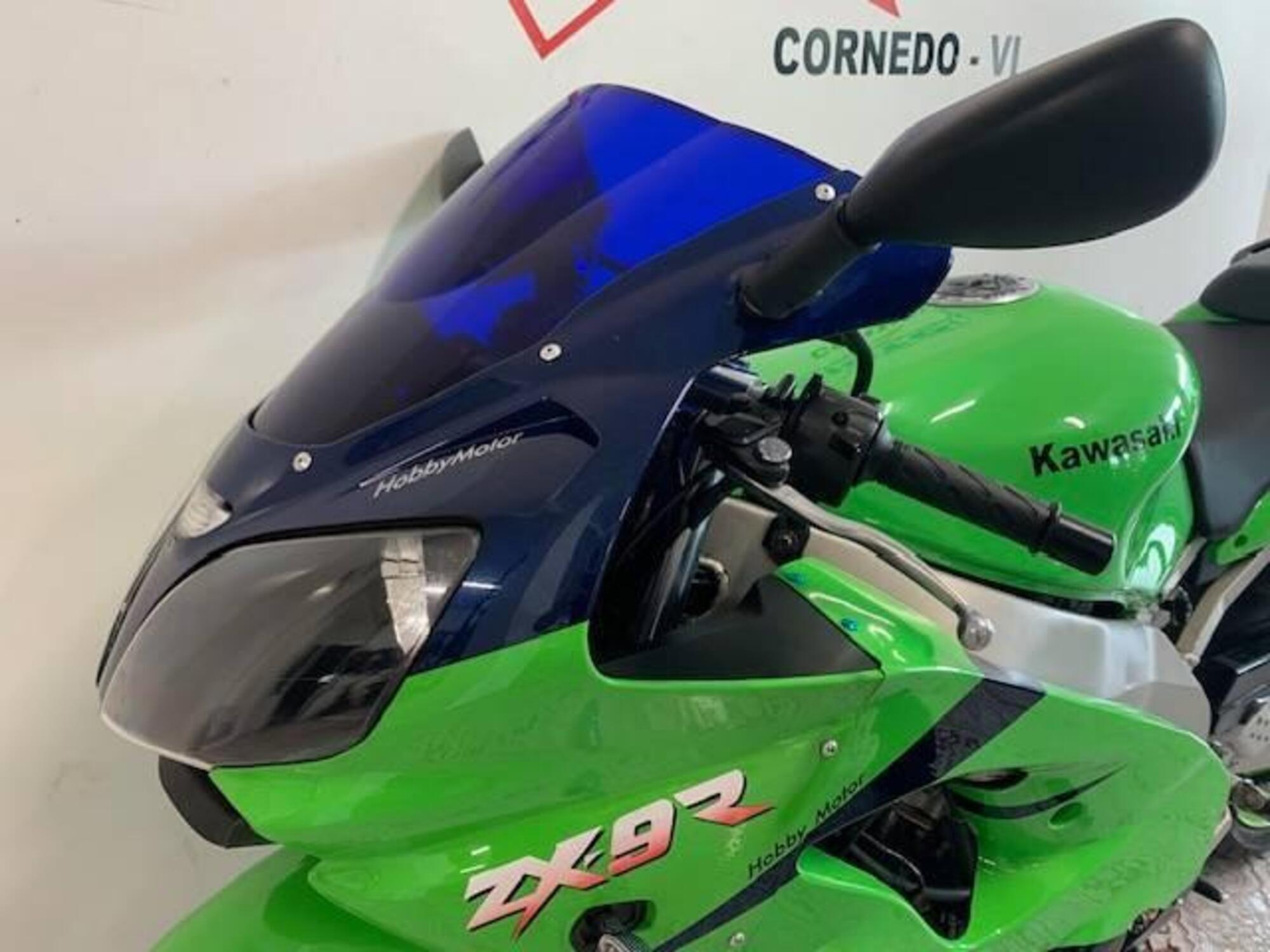 Vendo Kawasaki Ninja 900 ZX-9R (1998 - 01) usata a Cornedo