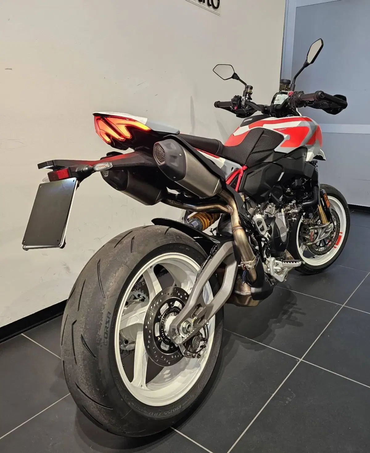 Ducati Hypermotard V2 SP (2026) (4)