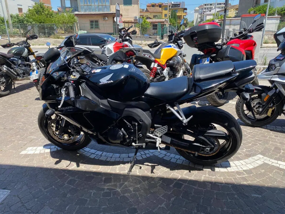 Honda CBR 1000 RR Fireblade (2006 - 07) (2)
