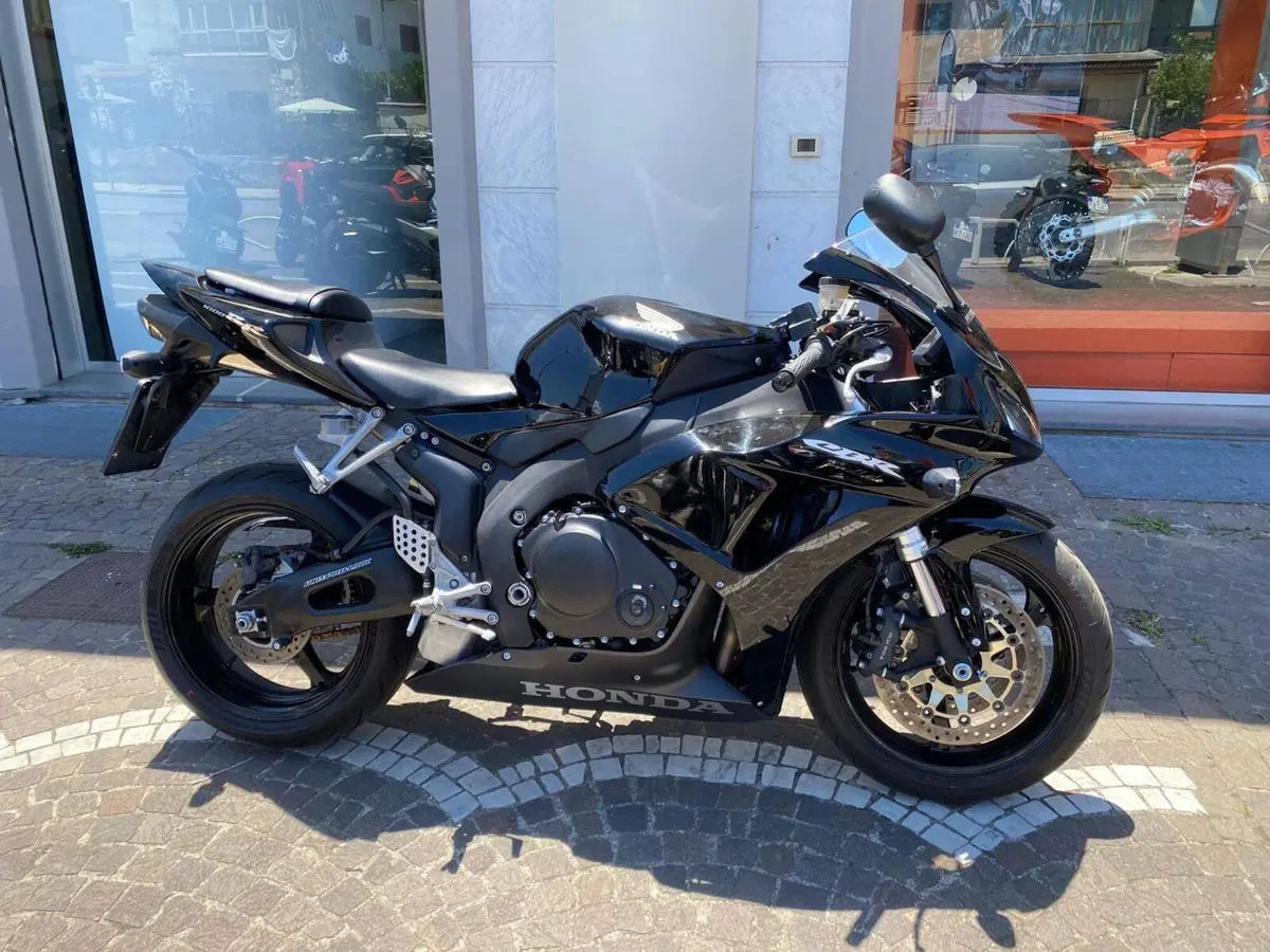 Honda CBR 1000 RR Fireblade (2006 - 07)