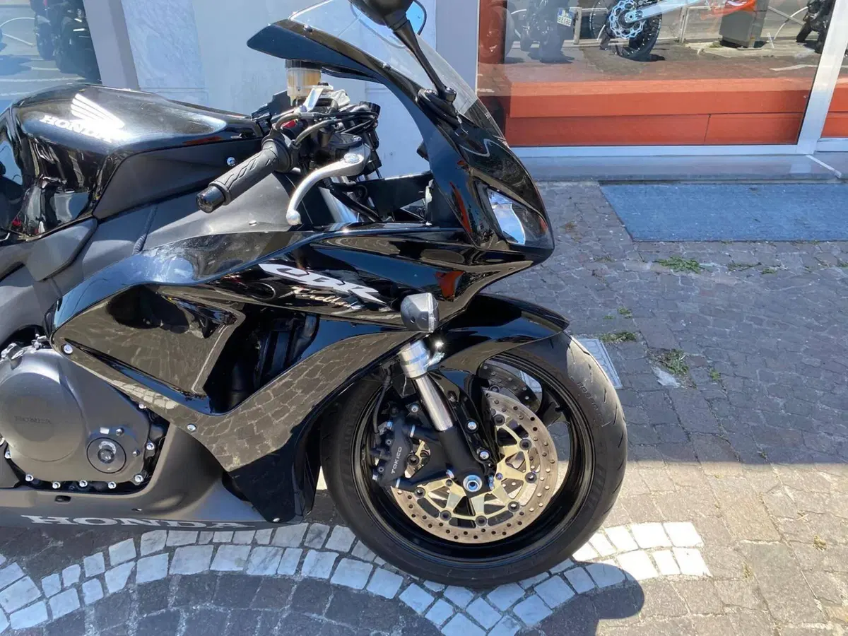 Honda CBR 1000 RR Fireblade (2006 - 07) (5)