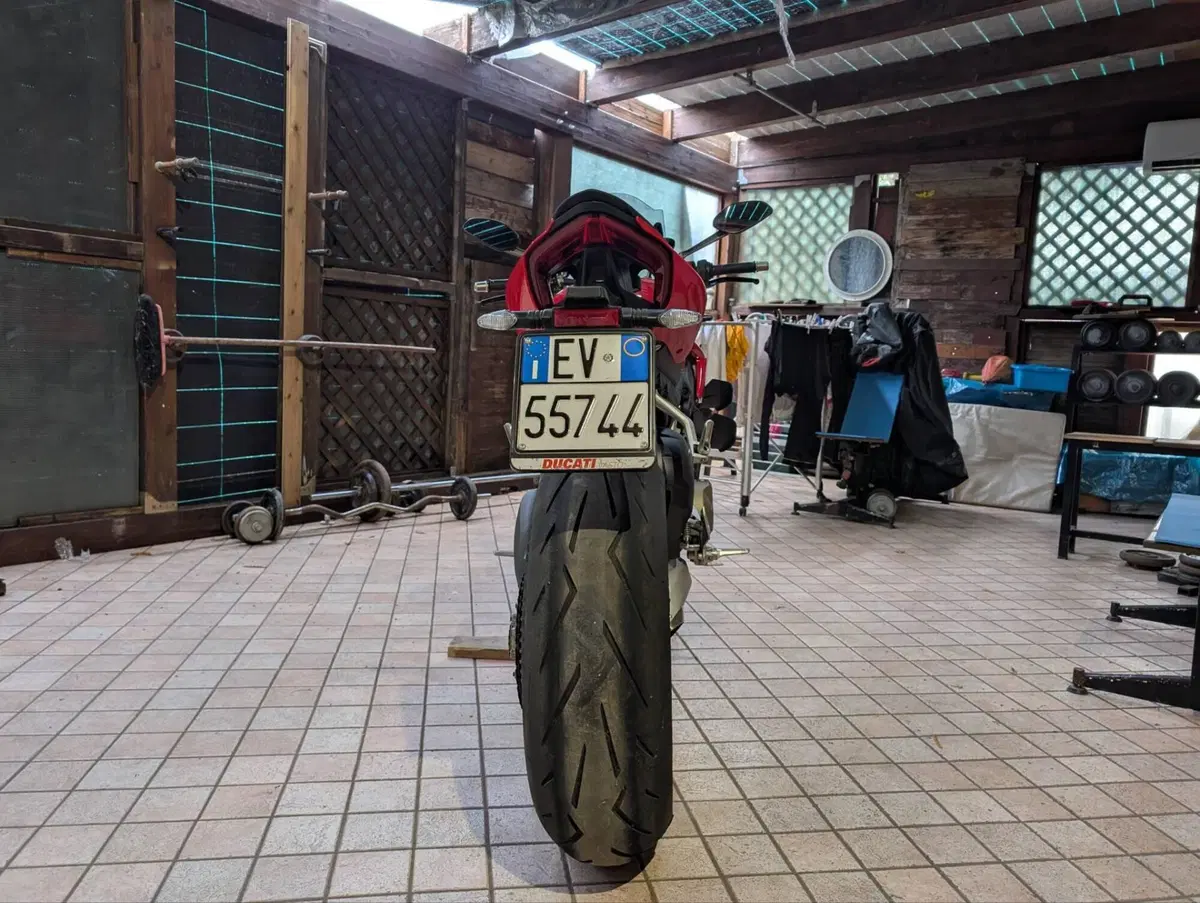 Ducati Streetfighter V4 1100 S (2021 - 22) (5)