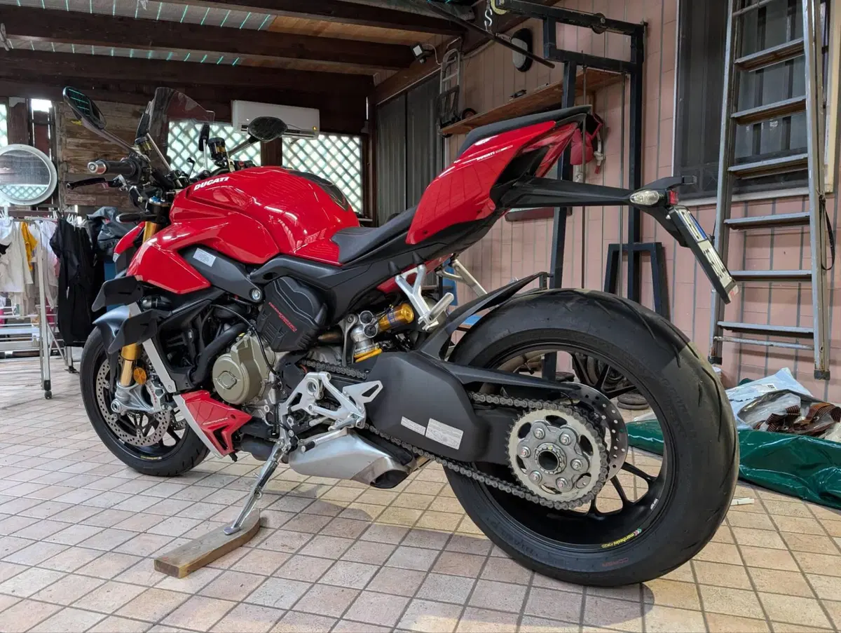 Ducati Streetfighter V4 1100 S (2021 - 22) (6)