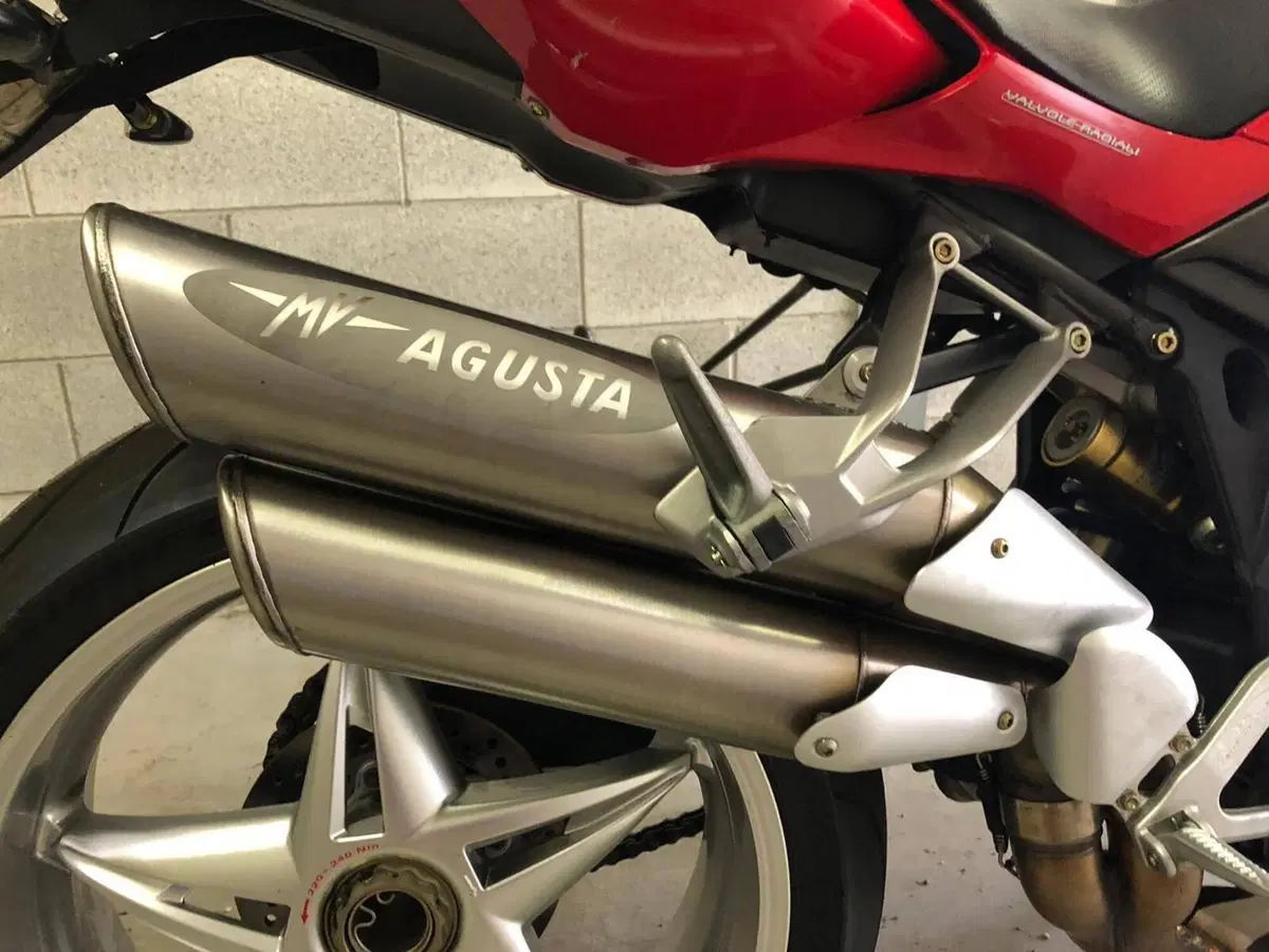 MV Agusta Brutale 750 S (2002 - 06) (4)