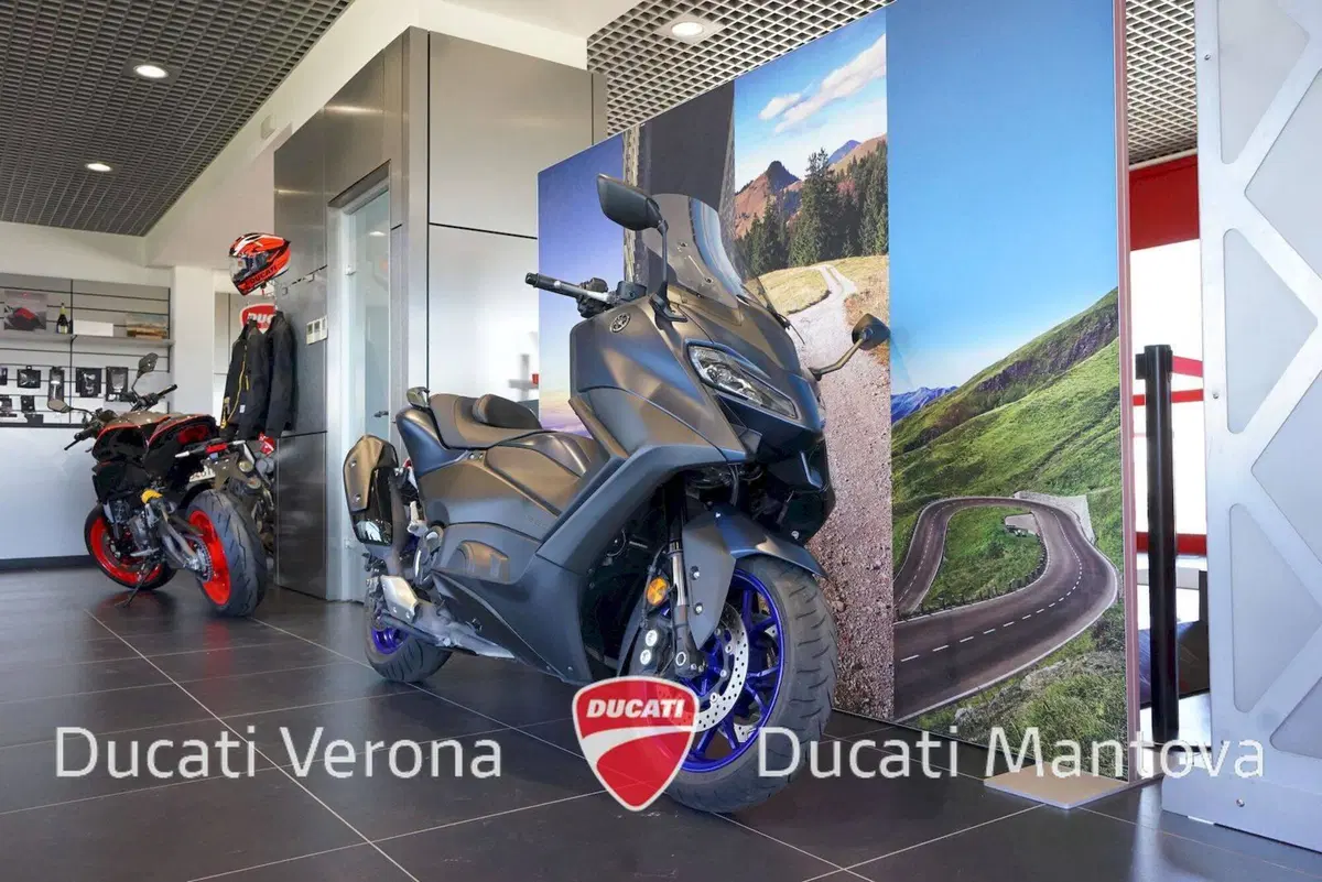 Yamaha T-Max 560 (2022 - 24) (4)