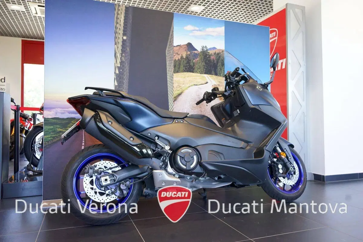 Yamaha T-Max 560 (2022 - 24) (5)