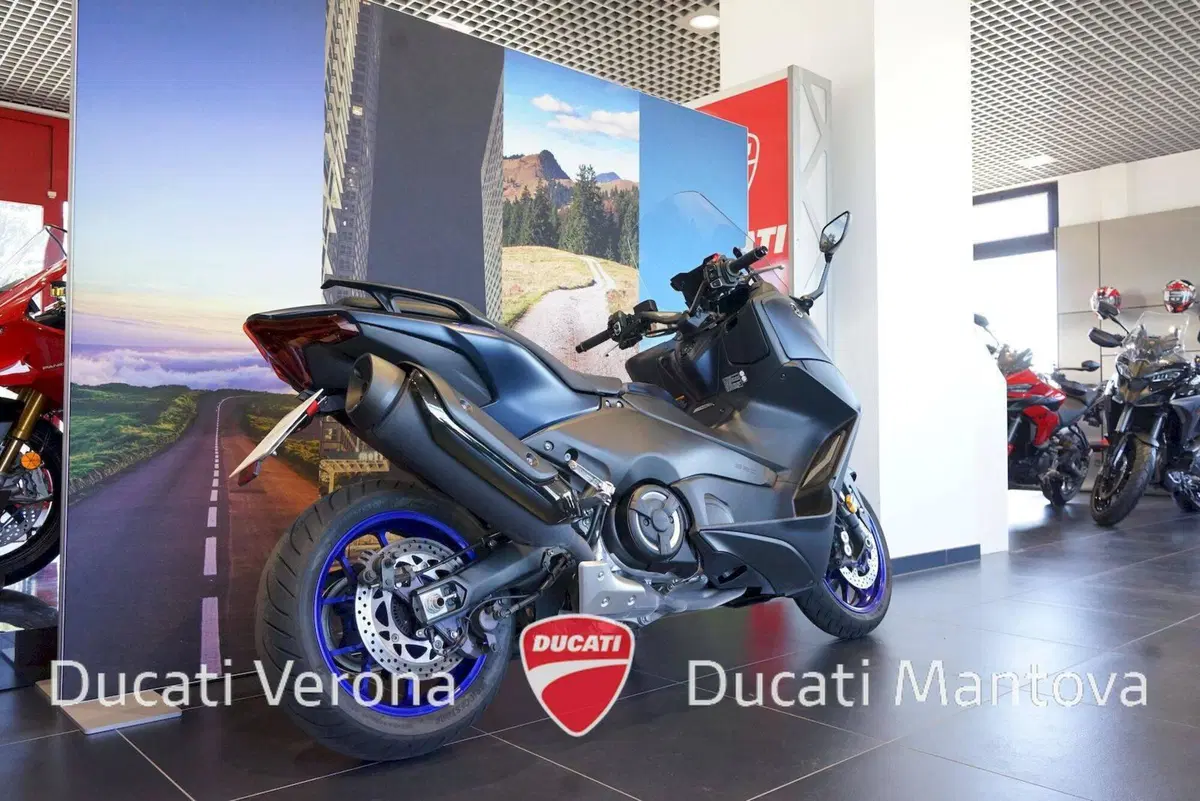 Yamaha T-Max 560 (2022 - 24) (6)