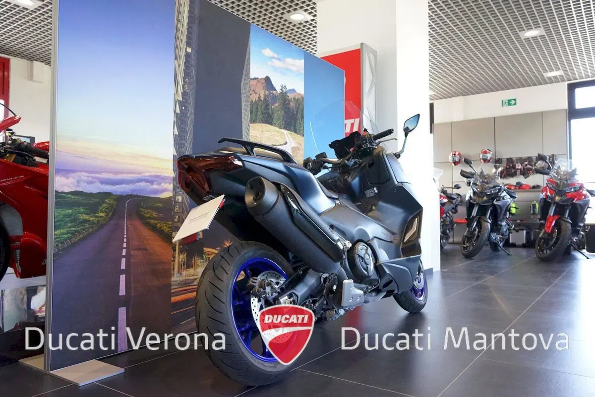 Yamaha T-Max 560 (2022 - 24) (7)
