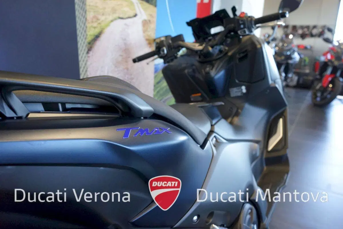 Yamaha T-Max 560 (2022 - 24) (17)