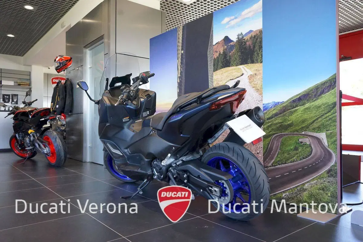 Yamaha T-Max 560 (2022 - 24) (11)
