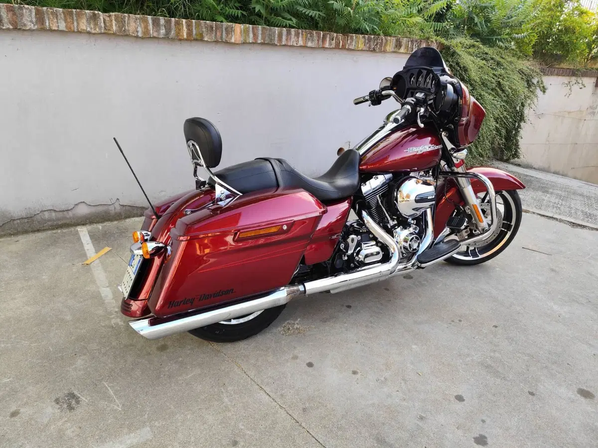 Harley-Davidson 1690 Street Glide Special (2014 - 16) - FLHX (4)