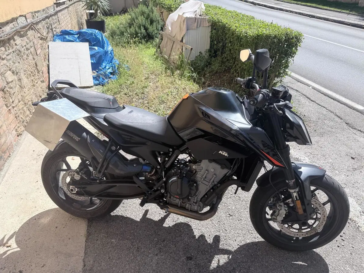 KTM 890 Duke R (2021)