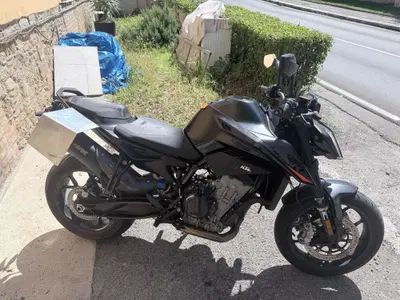 KTM 890 Duke R (2021) usata