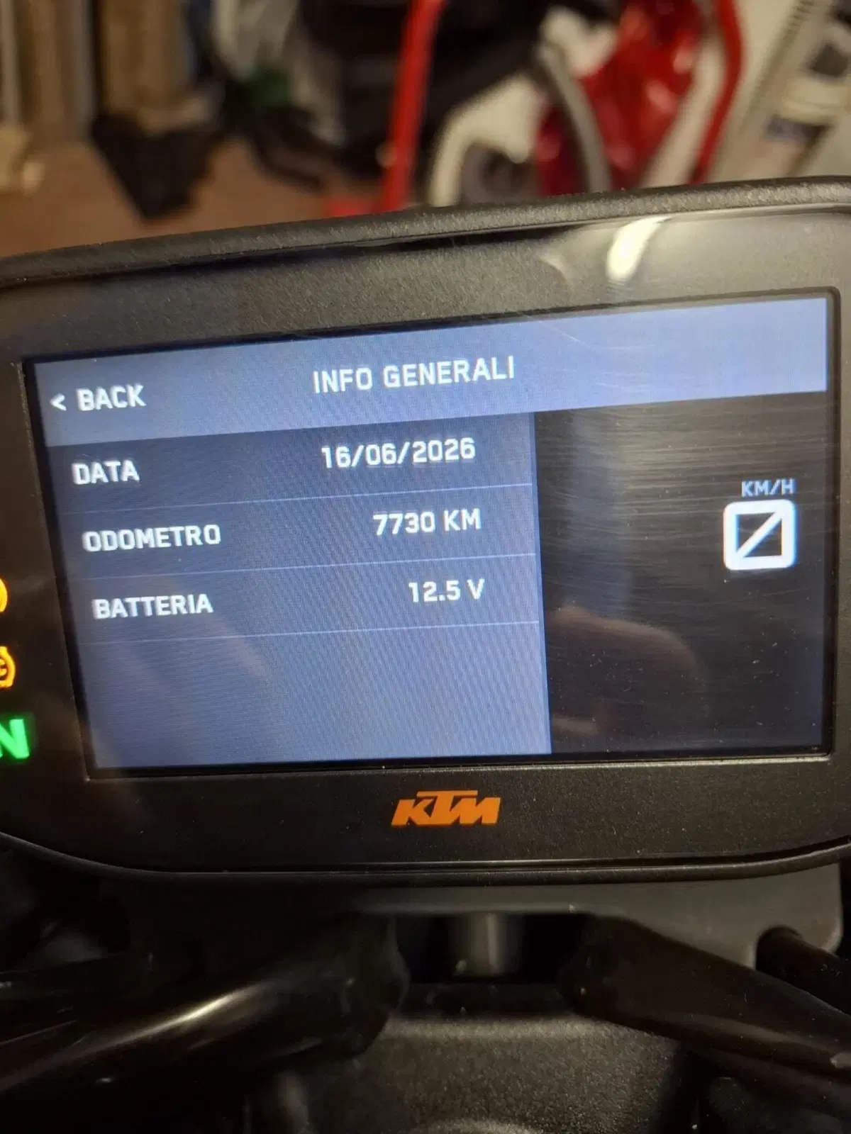 KTM 890 Duke R (2021) (5)
