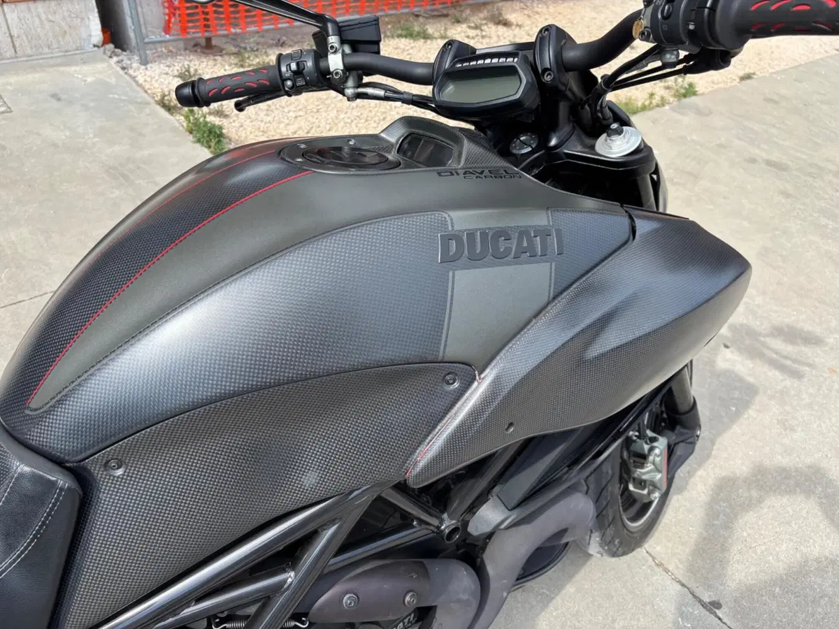 Ducati Diavel 1200 Carbon (2017 - 18) (9)