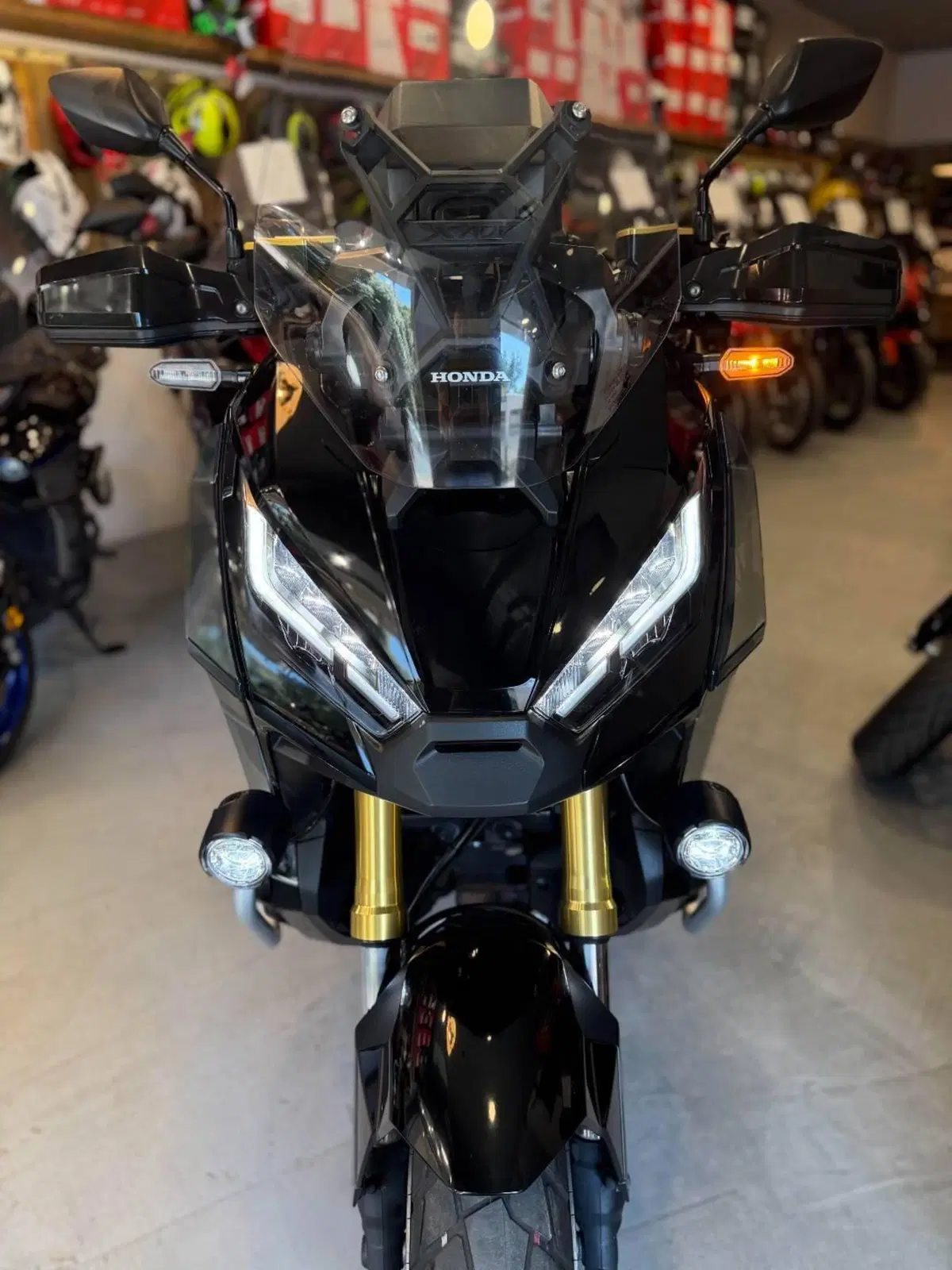 Honda X-ADV 750 DCT Travel (2021 - 24) (2)