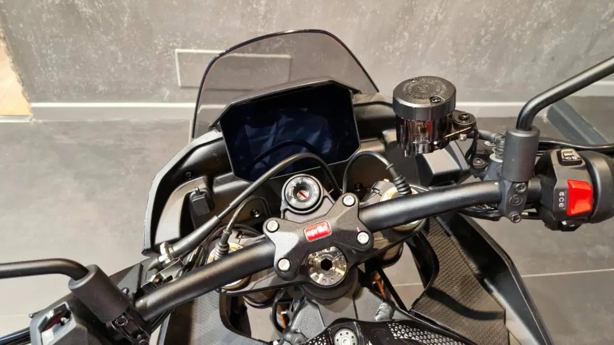 Aprilia Tuono V4 Factory (2025 - 26) (12)