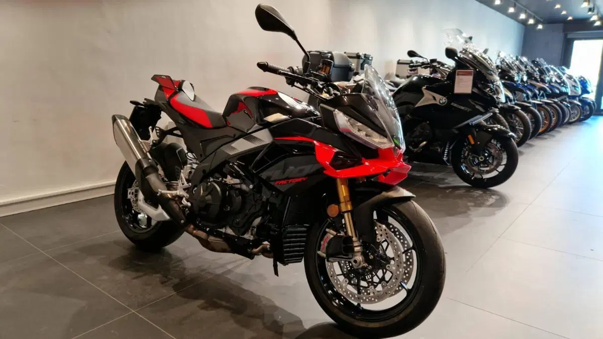 Aprilia Tuono V4 Factory (2025 - 26) (5)