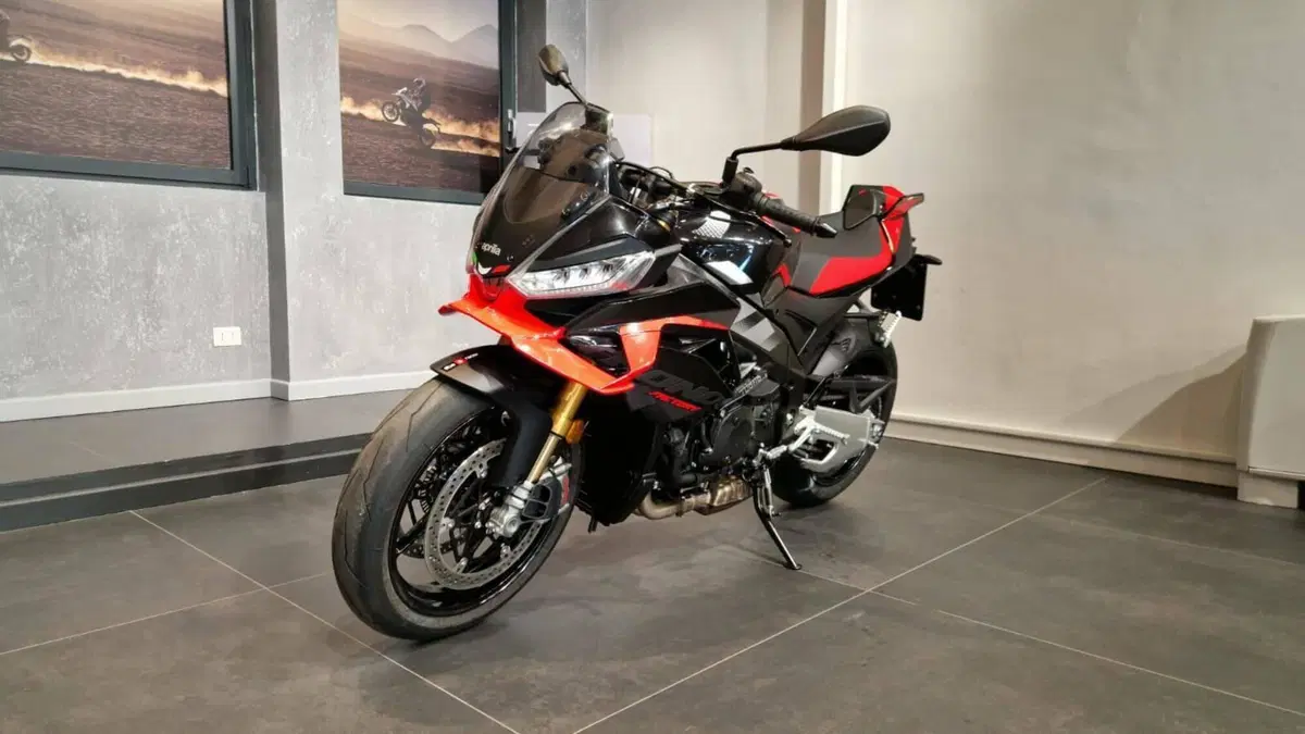 Aprilia Tuono V4 Factory (2025 - 26) (2)