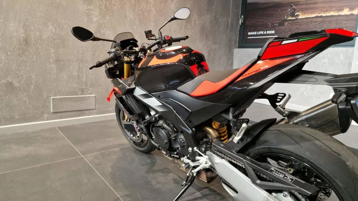 Aprilia Tuono V4 Factory (2025 - 26) (3)