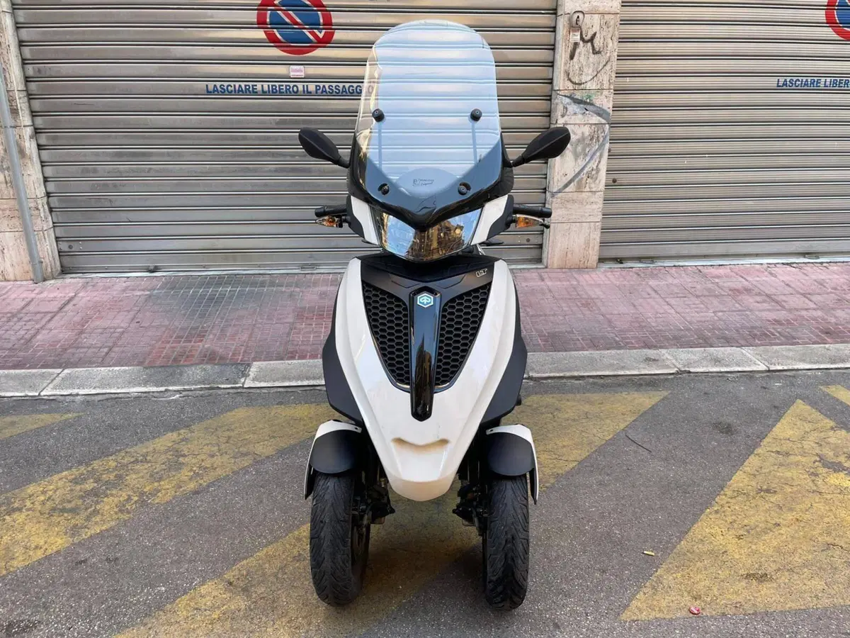 Piaggio Mp3 300 ie Yourban ERL (2011 - 17) (2)